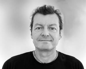 Tether 官方团队页的 Giancarlo Devasini 肖像资料照（非用户账户冻结现场）